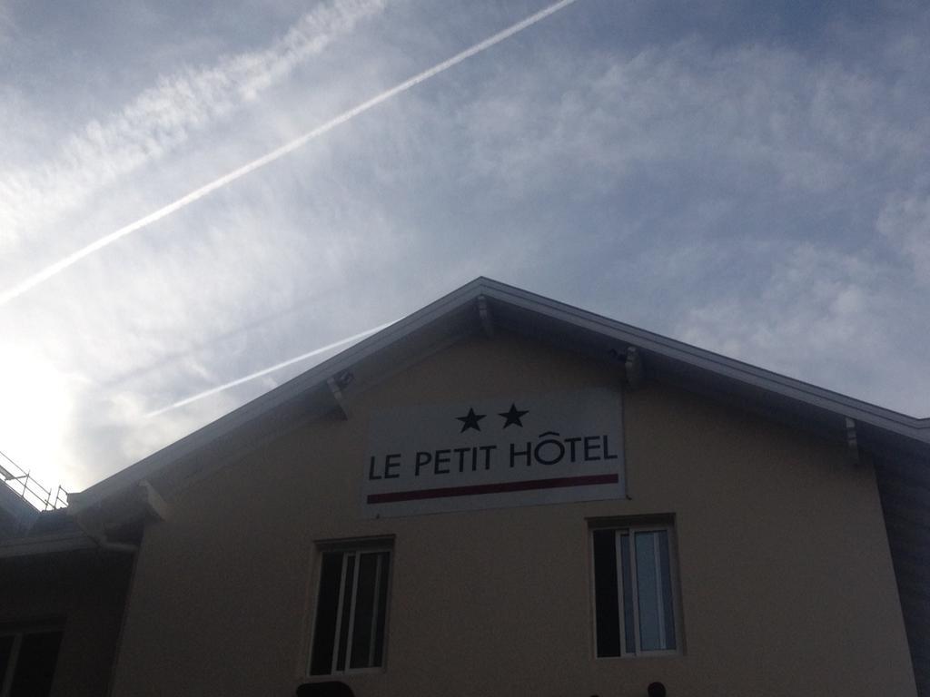 Le Petit Hotel Biarritz Exterior photo